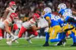 SP - FUTEBOL AMERICANO/NFL/CHARGERS X CHIEFS/ONTEM - ESPORTES - Os times Los Angeles Chargers e Kansas City Chiefs se enfrentaram em partida da NFL (liga de futebol americano dos     EUA) na Neo Química Arena, em Itaquera, zona leste de São Paulo (SP), na noite de ontem (5). O time da Califórnia     conseguiu se impor sobre o ataque dos Chiefs para vencer por 27 a 21 e encerrar sequência de sete derrotas     consecutivas para o rival.      06/09/2025 - Foto: TABA BENEDICTO/ESTADÃO CONTEÚDO