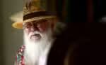 RJ - HERMETO PASCOAL/MÚSICA/MORTE/ARQUIVO - GERAL - Foto de arquivo de 08/03/2016 do músico multi-instrumentista Hermeto Pascoal   durante sessão de fotos realizada em Bangu, na zona oeste do Rio de Janeiro. O   músico Hermeto Pascoal faleceu neste sábado, 13. A morte foi anunciada no perfil   do artista. Em nota, o hospital Samaritano Barra confirmou que o músico faleceu às   20:22h deste sábado, 13. O compositor deu entrada no hospital no dia 30 de agosto   para tratamento de complicações respiratórias derivadas de um quadro avançado de   fibrose pulmonar.    13/04/2017 - Foto: WILTON JUNIOR/ESTADÃO CONTEÚDO