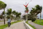 SP - CLIMA/SP/CICLONE EXTRATROPICAL - GERAL - Vento forte e céu nublado pelo bairro Jardim Aruan, em Caraguatatuba,  no litoral   norte do estado de São Paulo, nesta terça-feira, 19 de agosto de 2025. De acordo   com a Defesa Civil Estadual, dois fenômenos meteorológicos vão atingir o   território paulista nesta semana, entre eles, a formação do ciclone extratropical,   que intensificará ventos em todas as regiões do estado, com rajadas de intensidade   forte a muito forte.   19/08/2025 - Foto: BIANCA CANADA/ATO PRESS/ESTADÃO CONTEÚDO