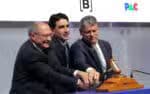 SP - SANTOS-GUARUJÁ/TÚNEL/LEILÃO - ECONOMIA - O Vice-presidente do Brasil Geraldo Alckmin; o Ministro de Portos e Aeroportos Silvio Costa Filho; e o Governador de São   Paulo, Tarcísio de Freitas, no leilão do túnel submerso Santos-Guarujá, na sede da B3 Bolsa de Valores do Brasil, no centro   histórico de São Paulo, na tarde desta sexta-feira, 05 de setembro de 2025. Os investimentos do projeto serão divididos com   o governo Federal de Luiz Inácio Lula da Silva. O martelo do leilão foi vencido pela portuguesa Mota-Engil.   05/09/2025 - Foto: RAUL LUCIANO/ATO PRESS/ESTADÃO CONTEÚDO
