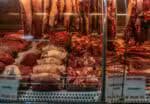 RS - PORTO ALEGRE/CONSUMO/CARNE - ECONOMIA - Açougues do Mercado Público de Porto Alegre (RS), realizaram promoções em alguns cortes de carne para atrair os   consumidores no dia em que o mercado completa 155 anos, nesta quinta-feira, 03 de outubro de 2024.   03/10/2024 - Foto: EVANDRO LEAL/ENQUADRAR/ESTADÃO CONTEÚDO