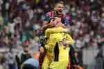 BA - BRASILEIRÃO/BAHIA X PALMEIRAS - ESPORTES - Jogadores do Bahia comemoram gol de Ademir na partida entre Bahia e Palmeiras válida pela 25ª rodada do Campeonato   Brasileiro 2025, realizada na Casa de Apostas Arena Fonte Nova, em Salvador, na tarde deste domingo, 28. O Bahia   venceu por 1 a 0.   28/09/2025 - Foto: JOãO AURELIO/PERA PHOTO PRESS/ESTADÃO CONTEÚDO