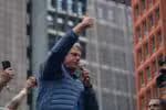 SP - MANIFESTAÇÃO/ATOS/7 DE SETEMBRO/SP/APOIADORES/BOLSONARO/ANISTIA - POLÍTICA - O governador de São Paulo, Tarcísio de Freitas (Republicanos), discursa durante ato na Avenida Paulista, em São   Paulo, neste domingo (7), em defesa da anistia ao ex-presidente Jair Bolsonaro (PL) e aos envolvidos nos atos do   dia 8 de janeiro de 2023 na Praça dos Três Poderes. Tarcísio atacou o ministro Alexandre de Moraes, do Supremo   Tribunal Federal (STF). Disse que Moraes impõe uma "tirania" que "ninguém aguenta mais".    07/09/2025 - Foto: JULIA MARTINS/RASPRESS/ESTADÃO CONTEÚDO