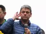 SP - MANIFESTAÇÃO/ATOS/7 DE SETEMBRO/SP/APOIADORES/BOLSONARO/ANISTIA - POLÍTICA - O governador de São Paulo, Tarcísio de Freitas (Republicanos), discursa durante ato na Avenida Paulista, em São   Paulo, neste domingo (7), em defesa da anistia ao ex-presidente Jair Bolsonaro (PL) e aos envolvidos nos atos do   dia 8 de janeiro de 2023 na Praça dos Três Poderes. Tarcísio atacou o ministro Alexandre de Moraes, do Supremo   Tribunal Federal (STF). Disse que Moraes impõe uma "tirania" que "ninguém aguenta mais".    07/09/2025 - Foto: LEANDRO CHEMALLE/THENEWS2/ESTADÃO CONTEÚDO