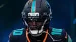 Tyreek Hill sofre grave lesão em confronto tenso entre Dolphins e Jets