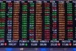 Ibovespa sobe após semana negativa; dólar cai