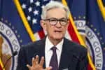 Powell alerta: Inflação persiste e Fed pode aumentar gradualmente